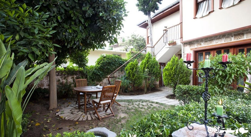 محوطه فضای سبز  هتل مدیترا آرت 